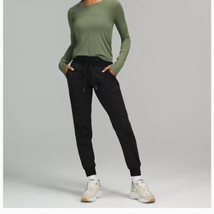 Dance Studio Mid-Rise Jogger size 8 black